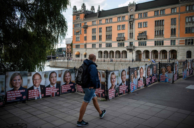 AFP/„Scanpix“ nuotr./Rinkimų kampanija Švedijoje pasiekė finišo tiesiąją