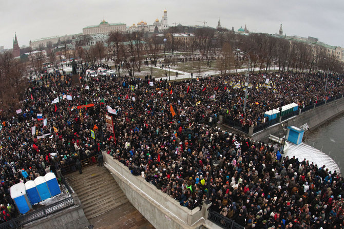 AFP/„Scanpix“ nuotr./Masinė demonstracija Maskvos Bolotnajos aikštėje 2011 metais