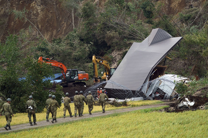 „Scanpix“/AP nuotr./Žemės drebėjimo Japonijos šiaurėje padariniai