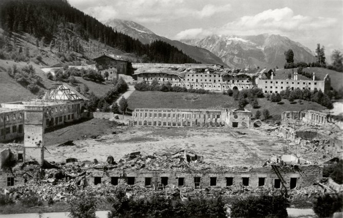 akg-images / „Scanpix“ nuotr./Berghofas buvo susprogdintas 1952 metais