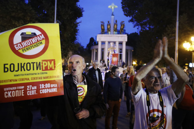 „Scanpix“/AP nuotr./Daug Makedonijos rinkėjų boikotavo referendumą