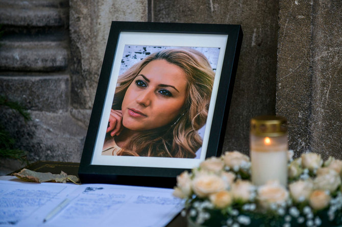 AFP/„Scanpix“ nuotr./Viktorijos Marinovos laidotuvės