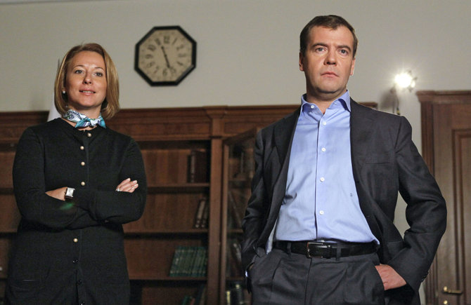„Scanpix“ nuotr./Natalija Timakova ir Dmitrijus Medvedevas 2010 metais