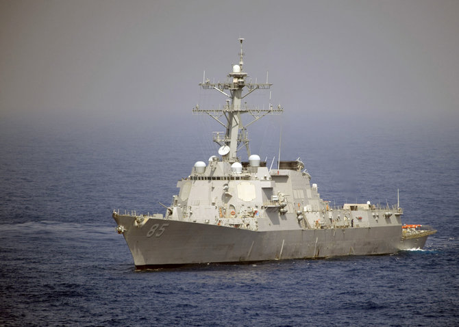 „Reuters“/„Scanpix“ nuotr./JAV eskadrinis minininkas „USS McCampbell“ Ramiajame vandenyne