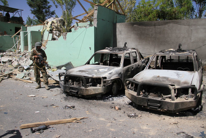 „Reuters“/„Scanpix“ nuotr./Afganistano saugumo pajėgos skaičiuoja vis daugiau aukų