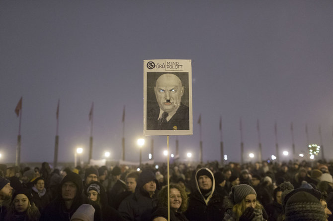 „Scanpix“/AP nuotr./Nauji protestai prieš V.Orbano vyriausybės sprendimus Budapešte