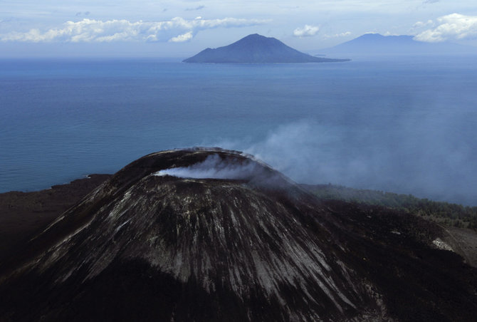 „Reuters“/„Scanpix“ nuotr./Vulkaninė sala Anak Krakatau