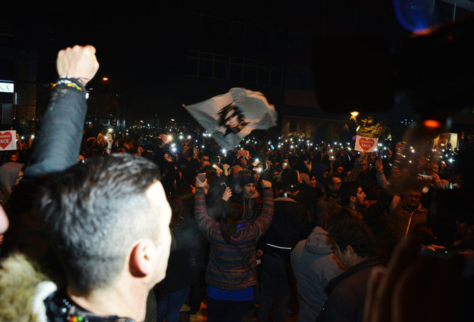 „Scanpix“/„PA Wire“/„Press Association Images“ nuotr./Protestuotojai Bania Lukoje