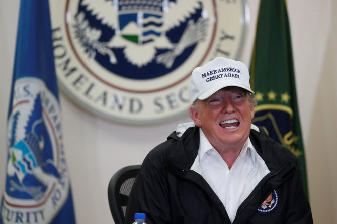 „Reuters“/„Scanpix“ nuotr./Donaldas Trumpas Teksase prie JAV ir Meksikos pasienio