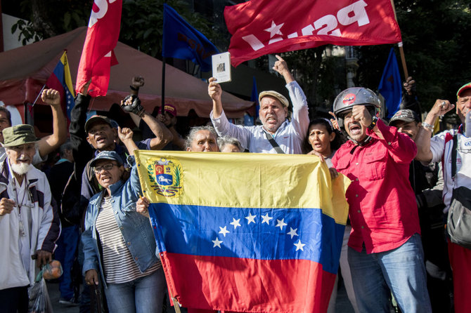 „Scanpix“/„SIPA“ nuotr./N.Maduro vis dar remia maždaug ketvirtadalis Venesuelos gyventojų