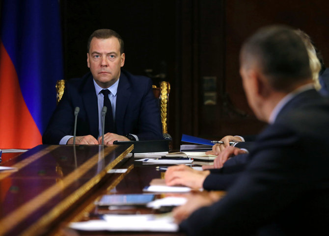 „Scanpix“ nuotr./Dmitrijus Medvedevas vadovauja nepopuliariai vyriausybei