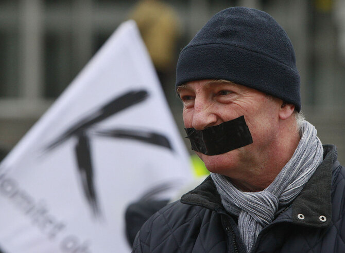„Scanpix“/AP nuotr./Protestas prie TVP būstinės Varšuvoje
