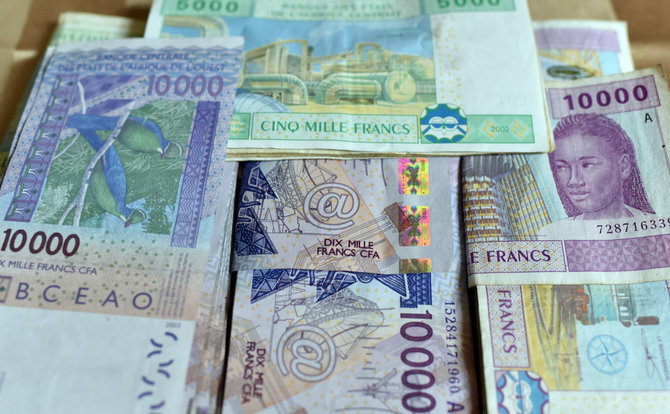 AFP/„Scanpix“ nuotr./CFA franko banknotai