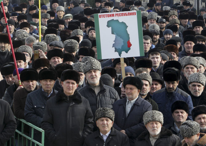„Scanpix“/AP nuotr./Protestas prieš žemių perdavimą Čečėnijai Ingušijoje