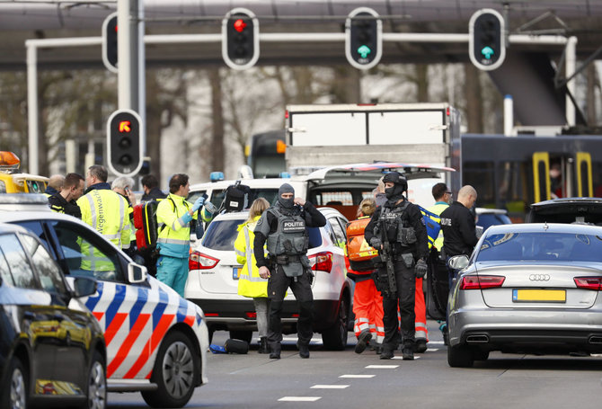 AFP/„Scanpix“ nuotr./Tramvajuje Nyderlandų Utrechto mieste aidėjo šūviai