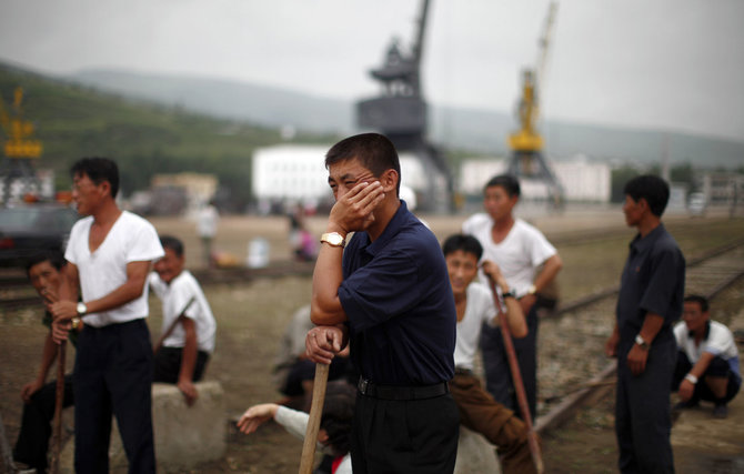 „Reuters“/„Scanpix“ nuotr./Užsienyje pluša per 100 tūkst. darbininkų iš Šiaurės Korėjos