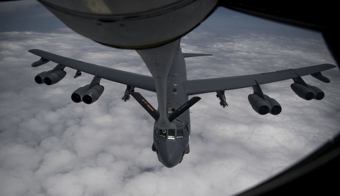 „Scanpix“/AP nuotr./Irano link JAV pasiuntė strateginių bombonešių „B-52H Stratofortress“