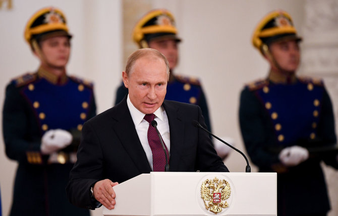 „Reuters“/„Scanpix“ nuotr./Vladimiras Putinas sunkiai suvaldo įsismarkavusį elitą