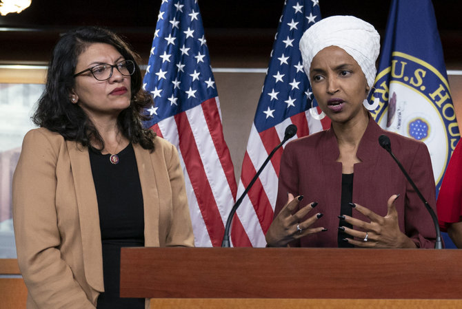 „Scanpix“/AP nuotr./Rashida Tlaib (kairėje) ir Ilhan Omar
