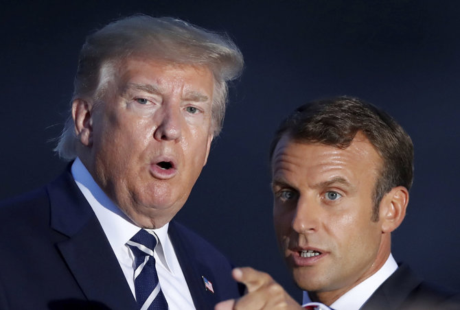 „Scanpix“/AP nuotr./D.Trumpas ir E.Macronas G-7 susitikime Prancūzijoje