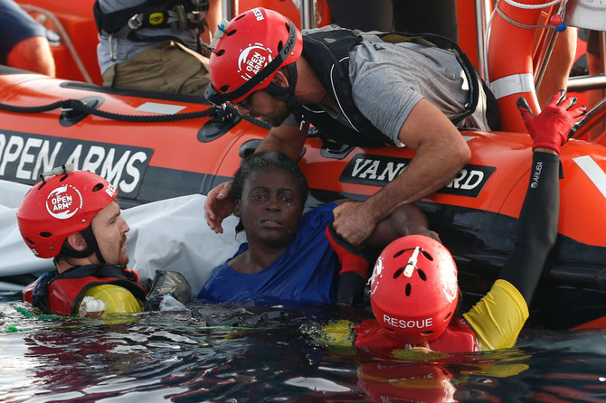AFP/„Scanpix“ nuotr./Viduržemio jūroje išgelbėta migrantė