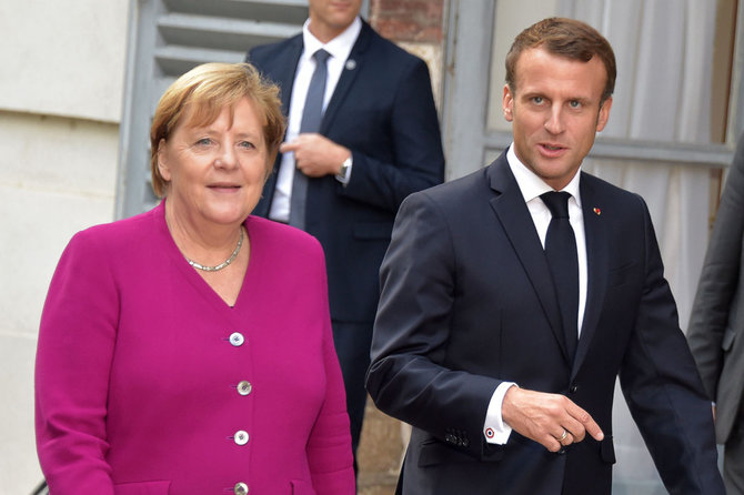 AFP/„Scanpix“ nuotr./Angelos Merkel ir Emmanuelio Macrono susitikimas