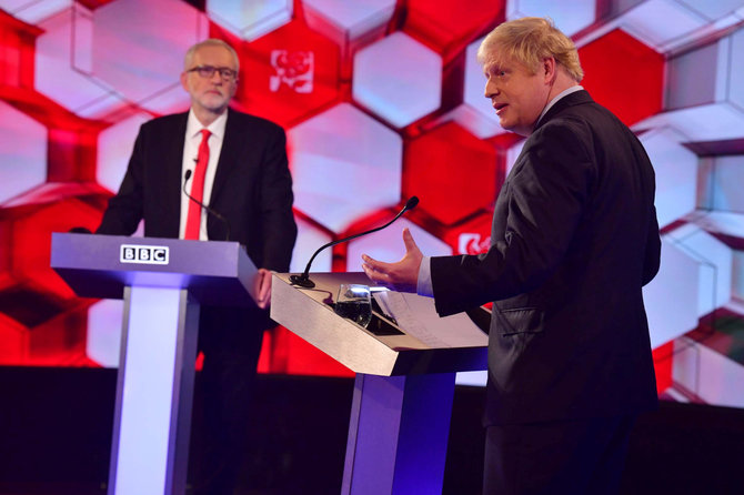 „Reuters“/„Scanpix“ nuotr./Borisas Johnsonas (dešinėje) ir Jeremy Corbynas