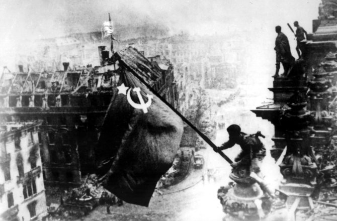 „Scanpix“ nuotr./Raudonoji armija Berlyne 1945 metais