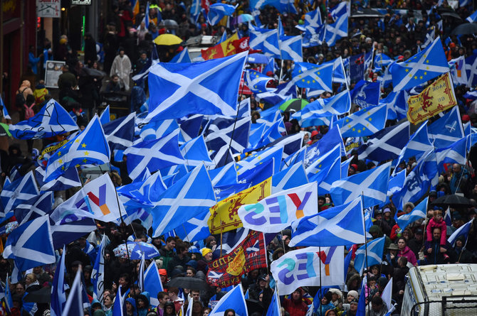 AFP/„Scanpix“ nuotr./Škotijos nepriklausomybės šalininkų eitynės Glazge