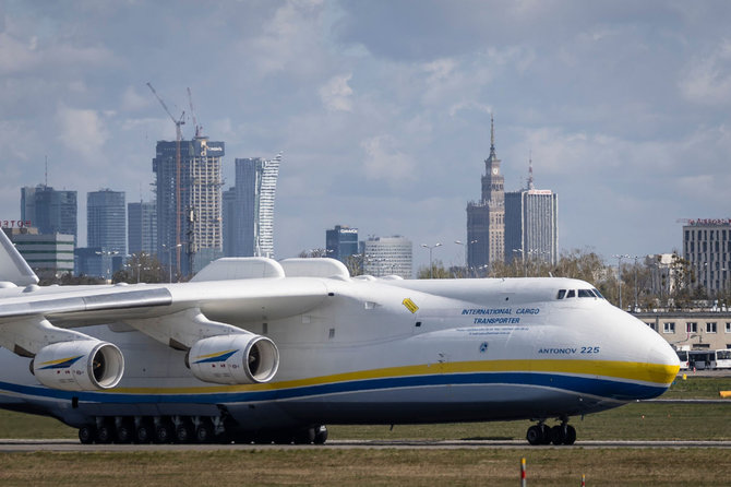 AFP/„Scanpix“ nuotr./„Antonov An-225 Mrija“ Varšuvoje