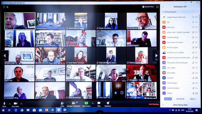 AFP/„Scanpix“ nuotr./Virtualus britų vyriausybės posėdis