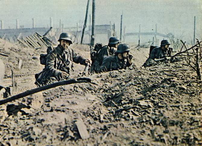 „Scanpix“ nuotr./Vokietijos kariai Stalingrade 1942 metais