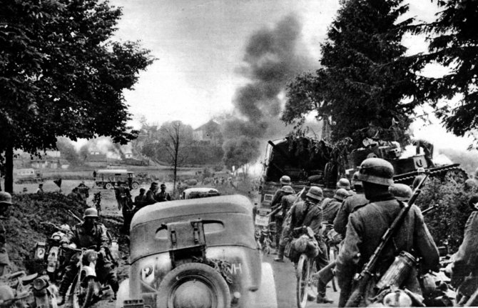 „Scanpix“ nuotr./Į SSRS gilumą besiveržiantys Vokietijos kariai