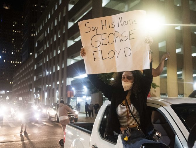 AFP/„Scanpix“ nuotr./Protestai JAV dėl policijos areštuoto George'o Floydo mirties