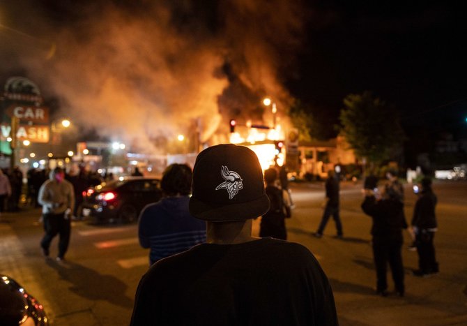 AFP/„Scanpix“ nuotr./Protestų nusiaubtas Mineapolio miestas JAV