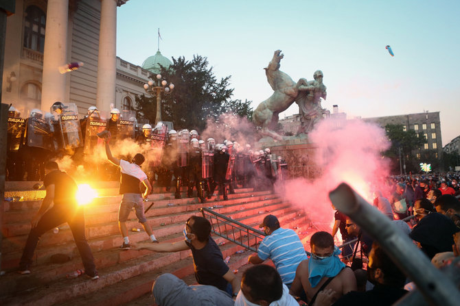 AFP/„Scanpix“ nuotr./Protestai Belgrade