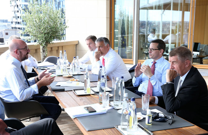 AFP/„Scanpix“ nuotr./EVT pirmininko Ch.Michelio susitikimas su Višegrado ketverto šalių lyderiais