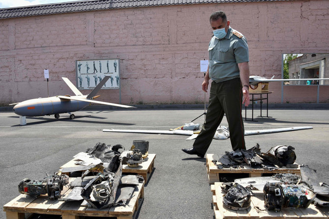 AFP/„Scanpix“ nuotr./Armėnijos esą numušti Azerbaidžano dronai