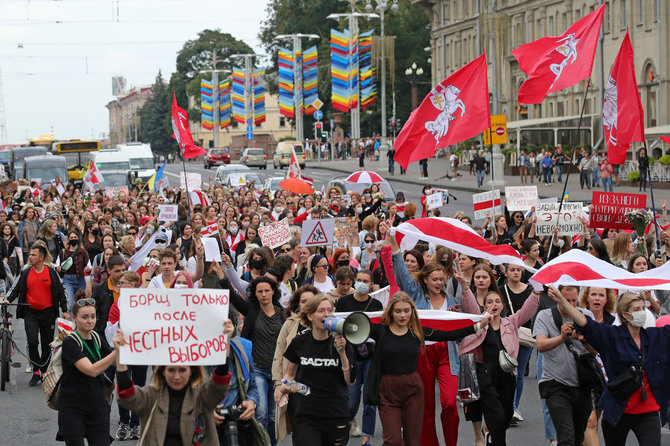 „Scanpix“/ITAR-TASS nuotr./Moterų protestas Baltarusijoje