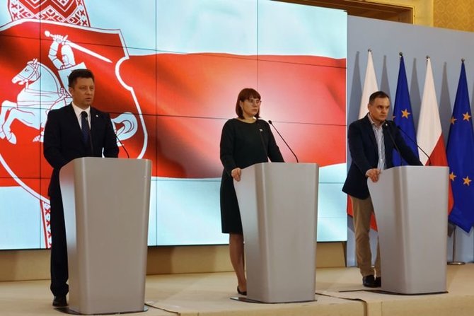 „Scanpix“/ITAR-TASS nuotr./Volhos Kavalkovos spaudos konferencija Varšuvoje