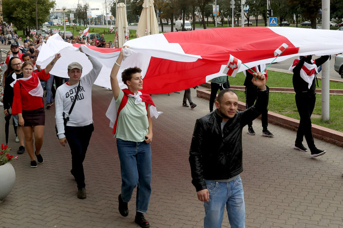 „Scanpix“/ITAR-TASS nuotr./Baltarusijos protestuotojai rengia naują demonstraciją