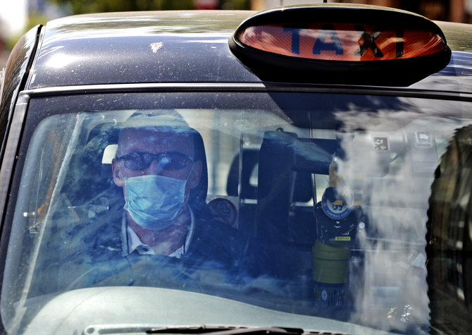 „Scanpix“/AP nuotr./Kaukėtas taksistas Londone