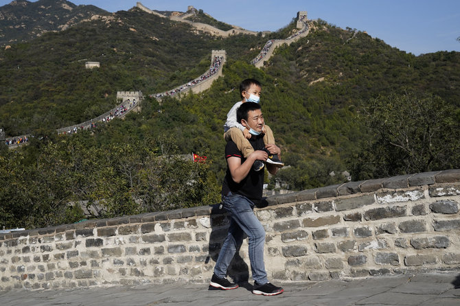 „Scanpix“/AP nuotr./Turistai ant Didžiosios kinų sienos