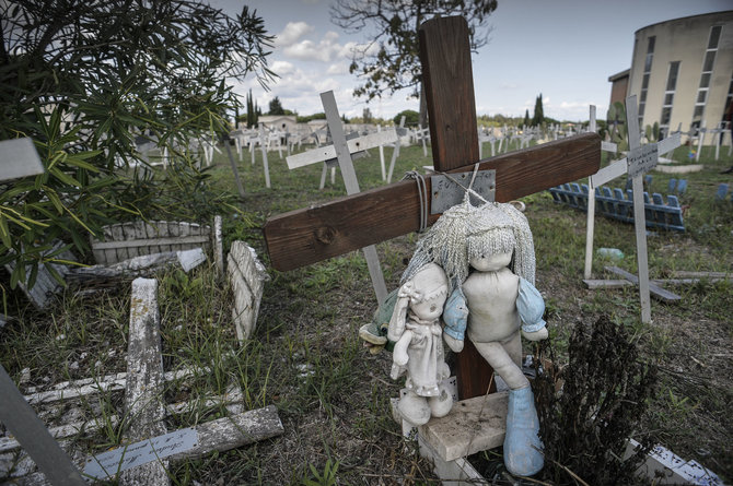 „Scanpix“/„PA Wire“/„Press Association Images“ nuotr./Po abortų likusių embrionų kapinės Romoje
