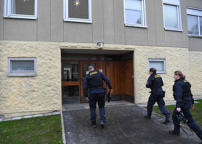 AFP/„Scanpix“ nuotr./Švedijoje suimta motina, galimai laikiusi savo sūnų uždarytą namuose kelis dešimtmečius