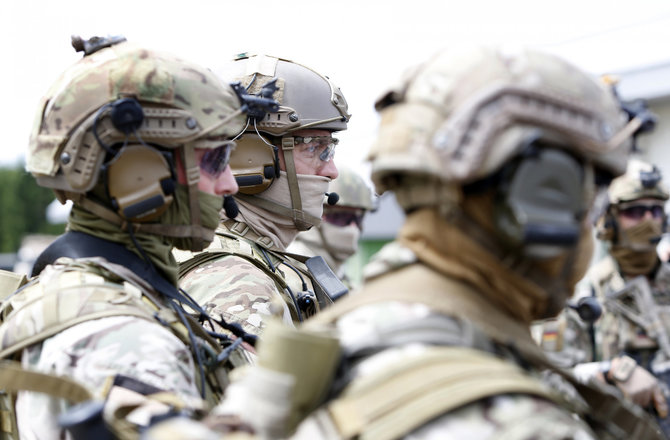 „Reuters“/„Scanpix“ nuotr./Vokietijos kariuomenės specialiųjų pajėgų komandosai