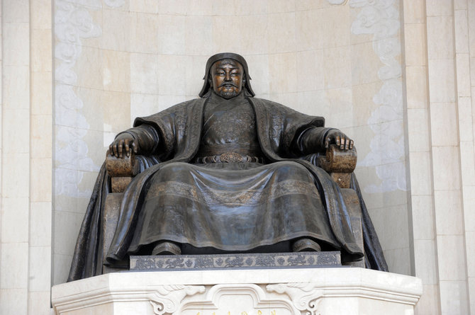 AFP/„Scanpix“ nuotr./Čingischano statula Ulan Batore