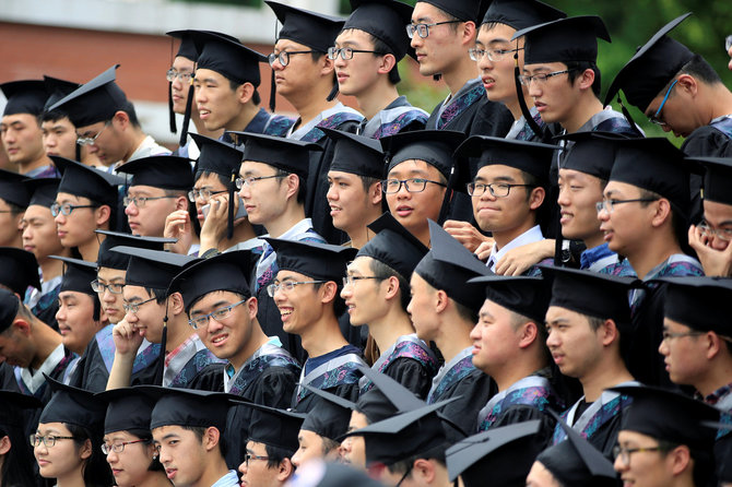 „Reuters“/„Scanpix“ nuotr./Fudano universiteto Šanchajuje studentai
