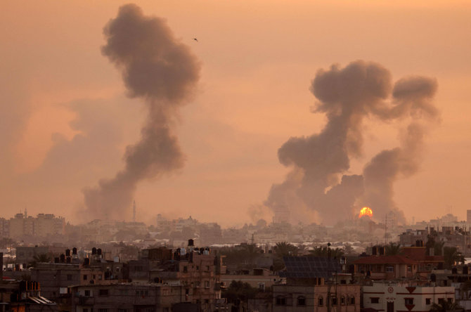 AFP/„Scanpix“ nuotr./Izraelio aviacijos smūgiai Gazoje