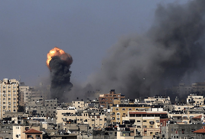 AFP/„Scanpix“ nuotr./Gazą talžo Izraelio aviacijos smūgiai